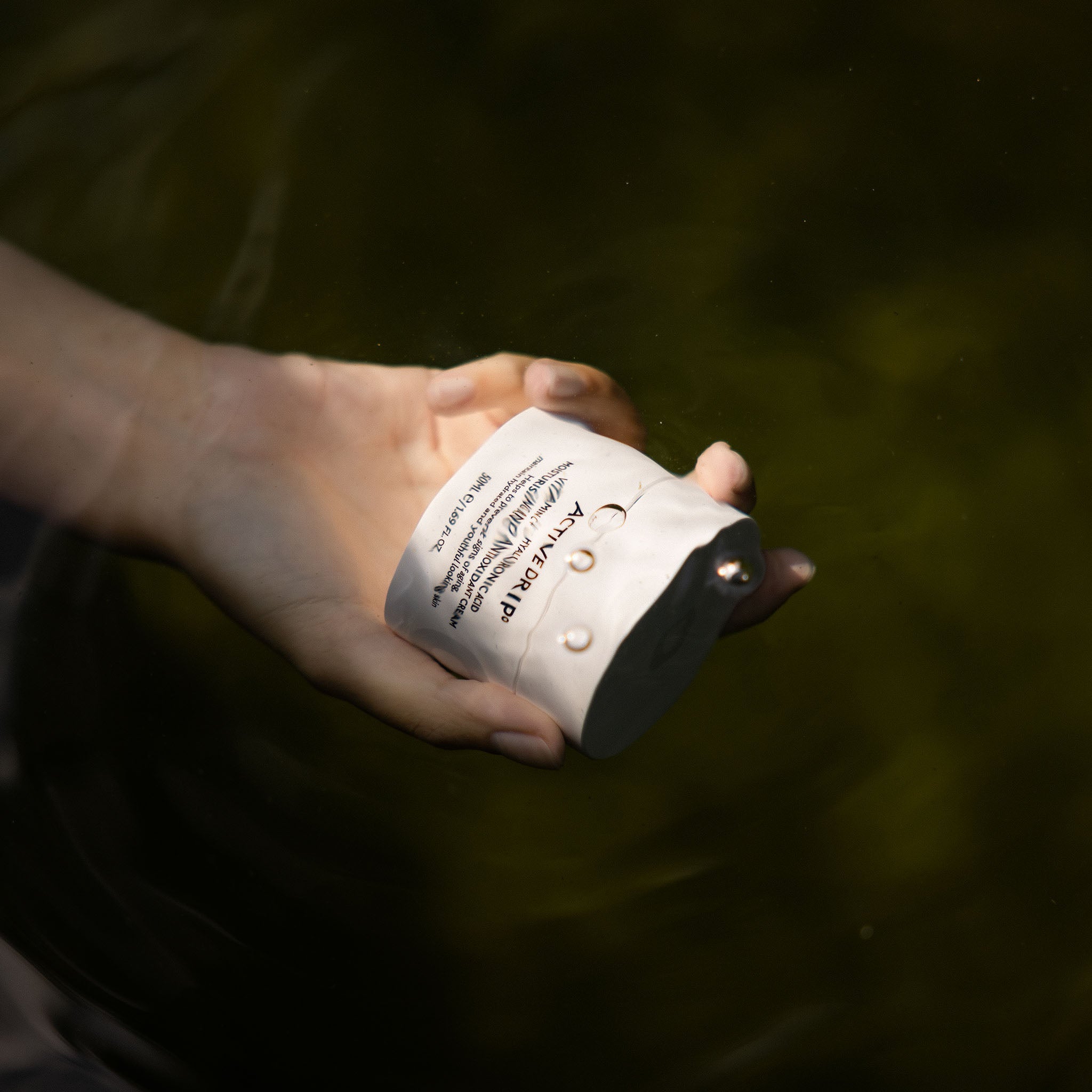 Lightweight hydrating moisturizer for all skin types with barrier-repair and anti-aging benefits